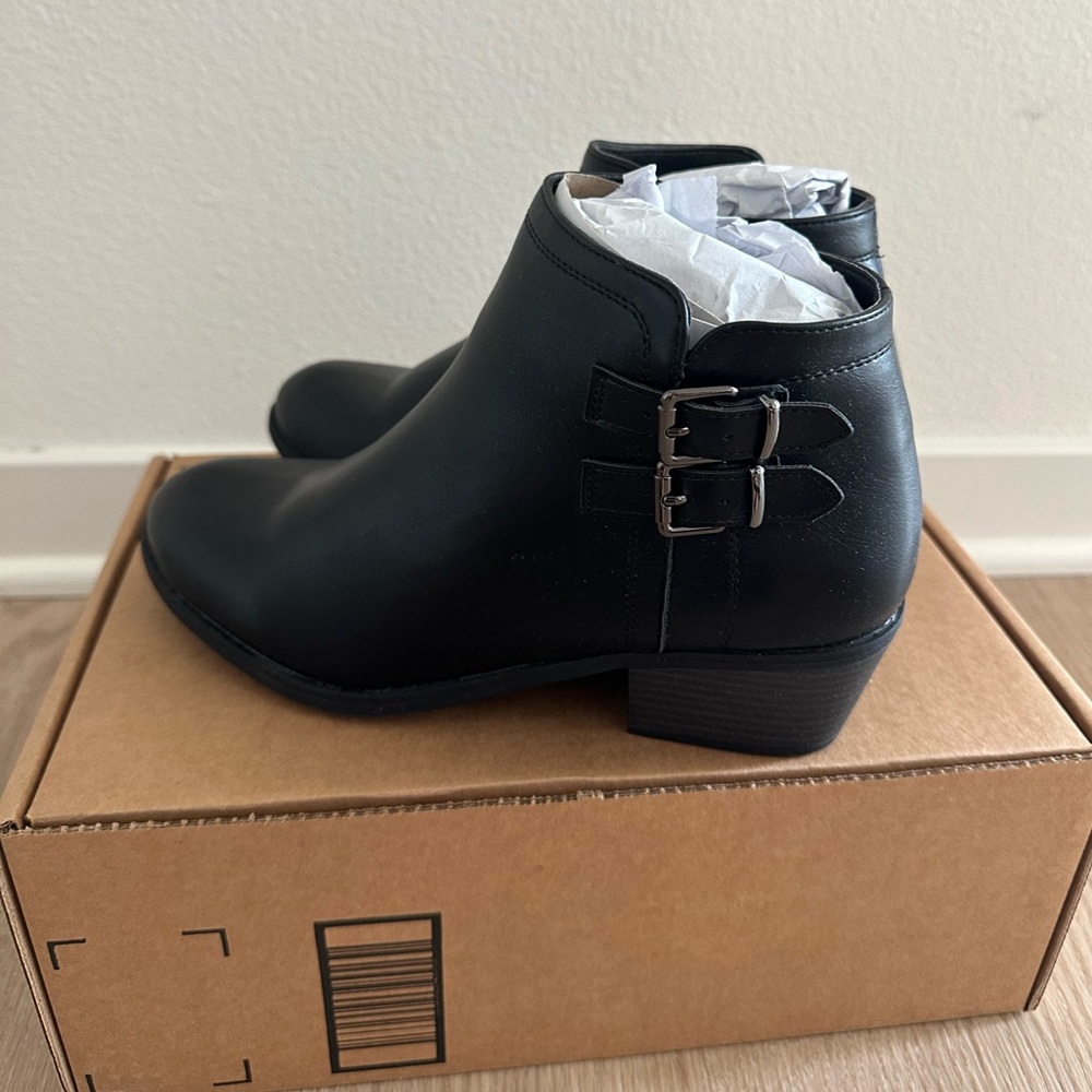 CentroPoint Women’s Fashion Block Heel Ankle Boots